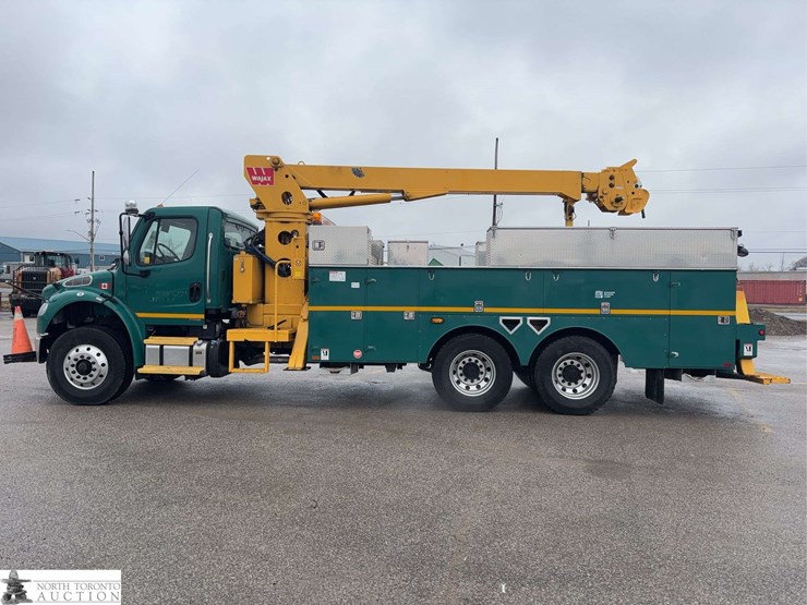 2012-freightliner-m2-106-image-7