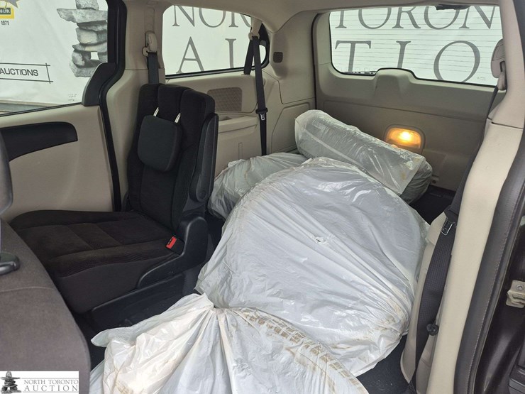 2017-dodge-grand-caravan-sxt-image-24