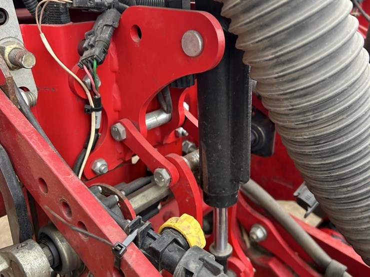 2014-white-9824-image-35