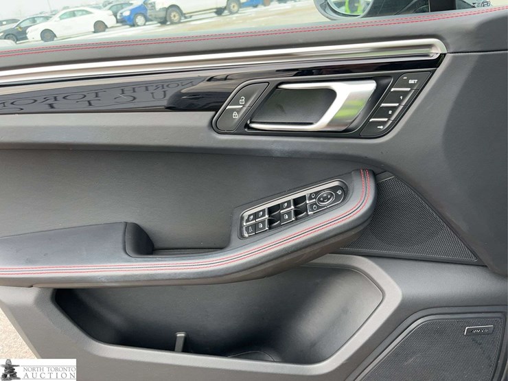 2024-porsch-macan-gts-image-27