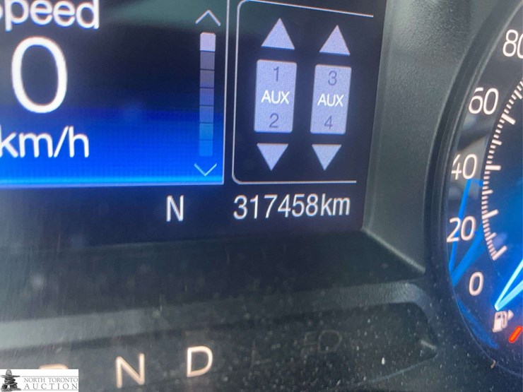 2016-ford-explorer-image-13