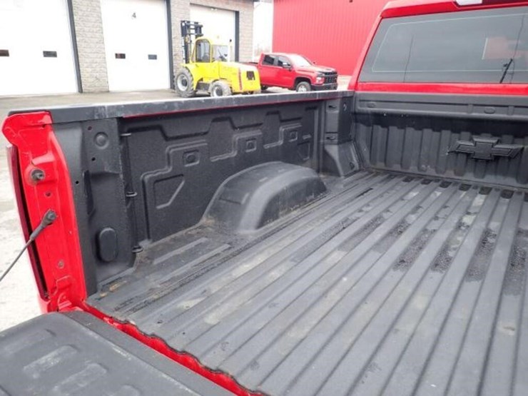 2022-chevrolet-2500hd-image-30