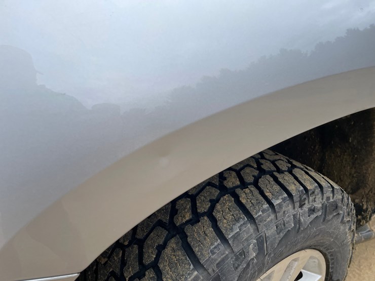 2015-chevrolet-suburban-image-31