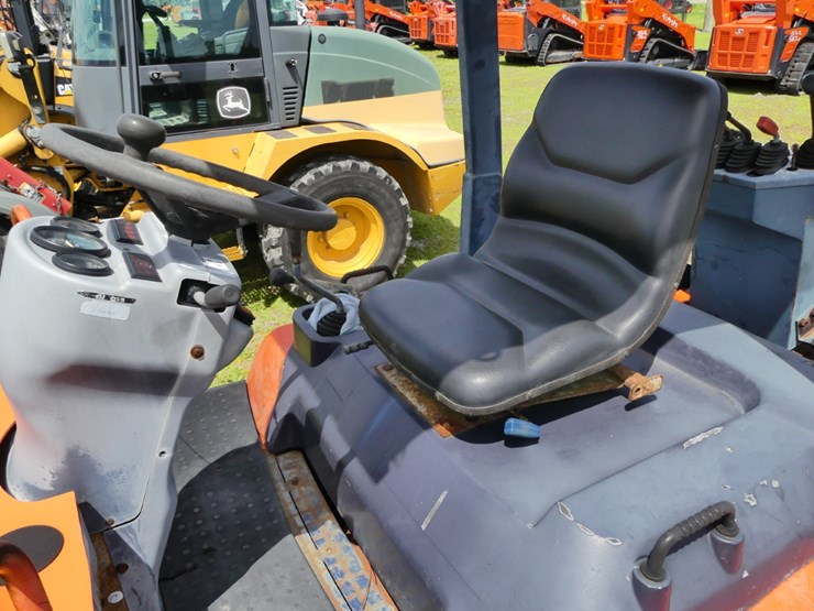 2001-kubota-r520-image-14