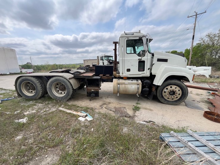 2006-mack-chn613-image-4