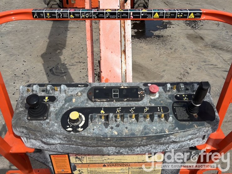 2014-jlg-800aj-image-39