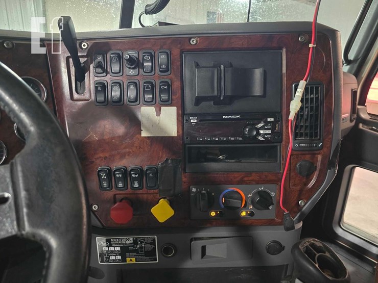 2017-mack-pinnacle-chu613-image-14