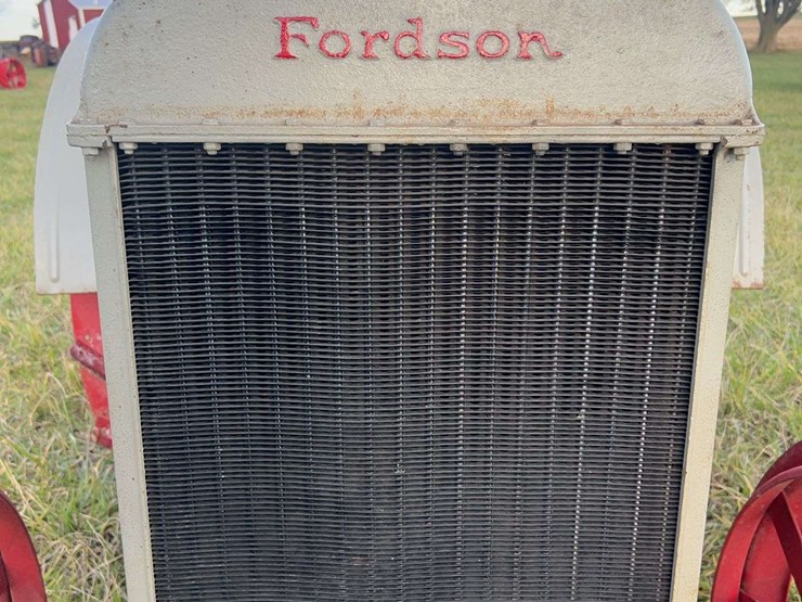 brand-new-never-used-1925-fordson-tractor-image-9