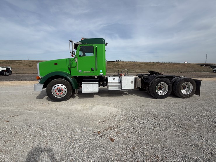 2021-peterbilt-367-image-8