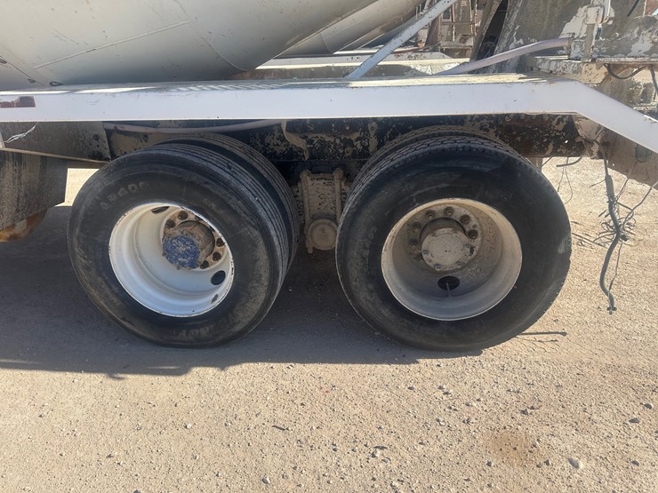 2005-mack-cv713-mixer-truck-image-10