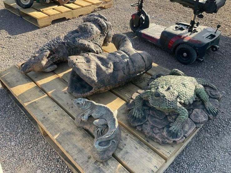 concrete-lizards-,-cowboy-boot-&-coyote-image-3