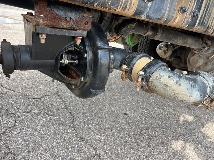 2020-freightliner-m2-106-image-16