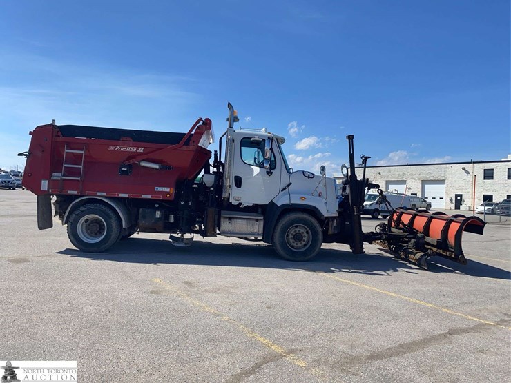 2016-freightliner-108sd-image-7