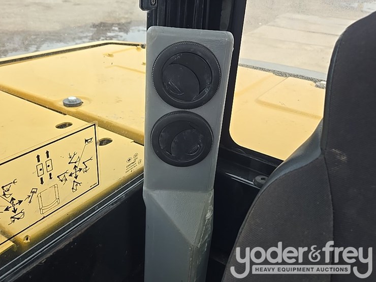 2018-caterpillar-305.5-image-110