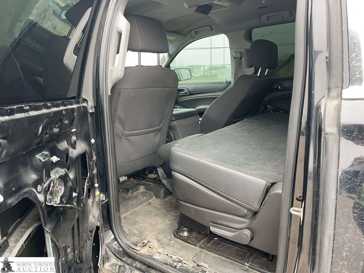 2018-chevrolet-suburban-image-15