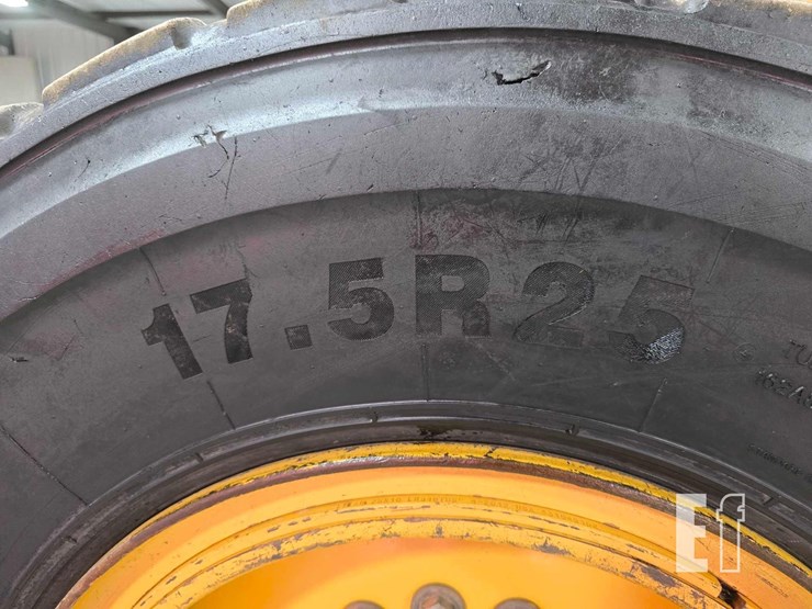 2012-deere-772g-image-35