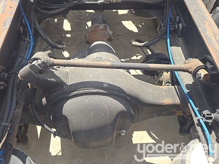 2011-freightliner-cascadia-125-image-44