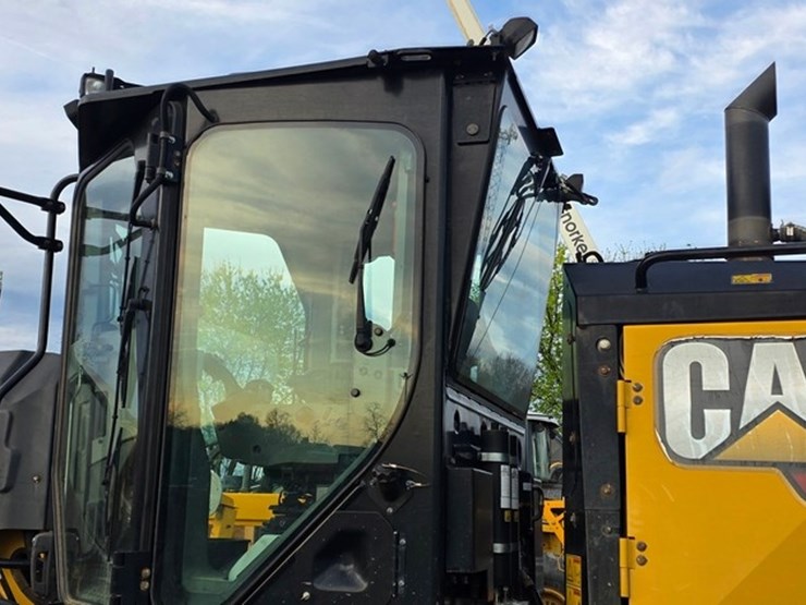 2020-caterpillar-140-image-19