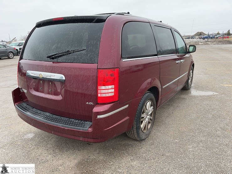 2008-chrysler-town-&-country-image-5