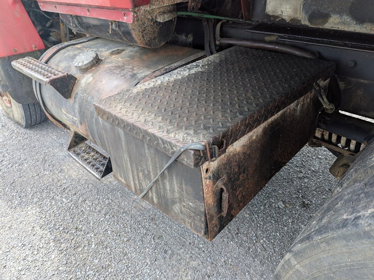 1984-ford-l9000-image-7