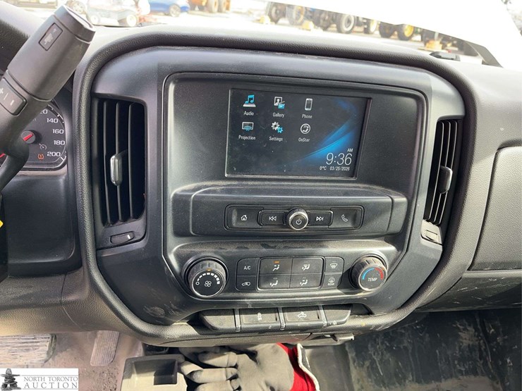 2017-chevrolet-silverado-1500-image-13