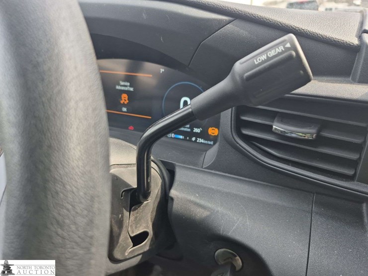 2025-ford-explorer-image-16