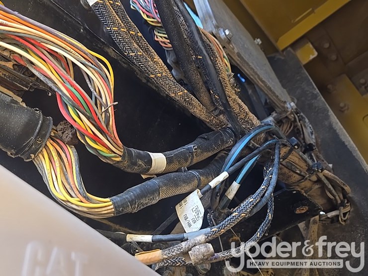 2019-caterpillar-336-image-35