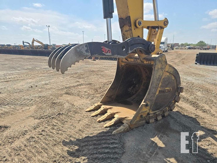 2019-caterpillar-320-image-9