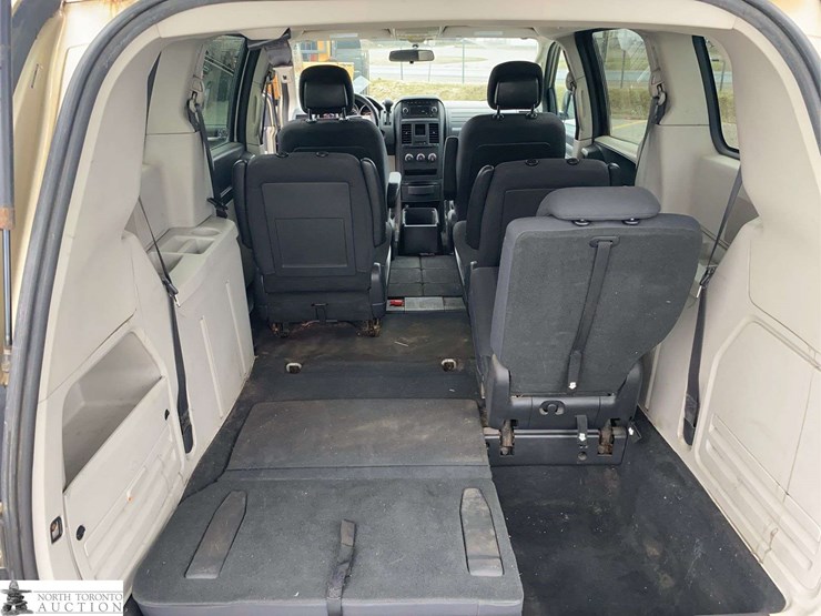 2010-dodge-grand-caravan-se-image-31