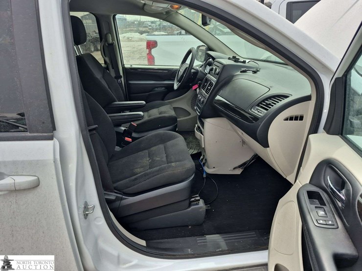 2020-dodge-grand-caravan-sxt-image-27