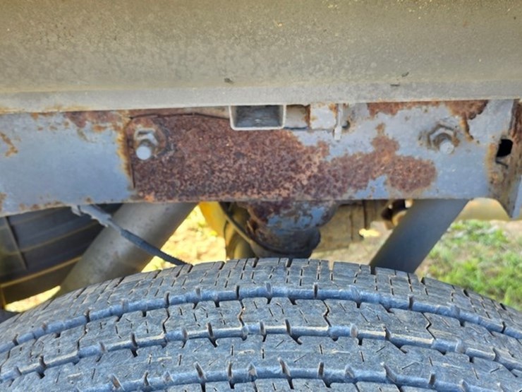 2011-chevrolet-2500-image-25