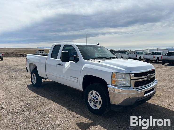 2011-chevrolet-silverado-2500-lt-image-3