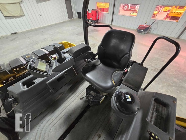 2017-caterpillar-cb10-image-16