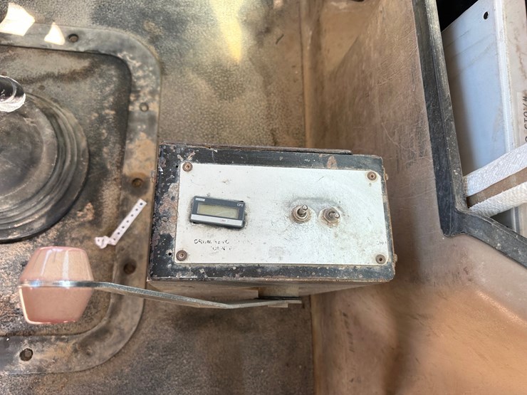 2005-mack-cv713-mixer-truck-image-14