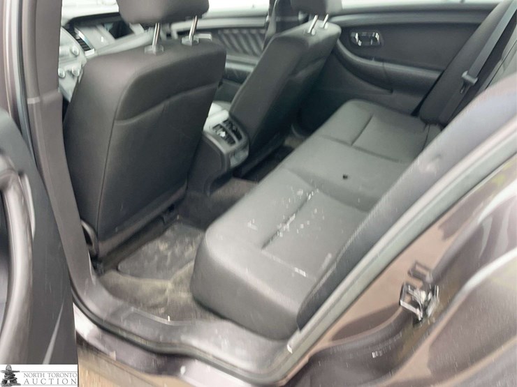 2015-ford-taurus-image-16