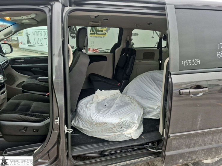 2017-dodge-grand-caravan-sxt-image-15