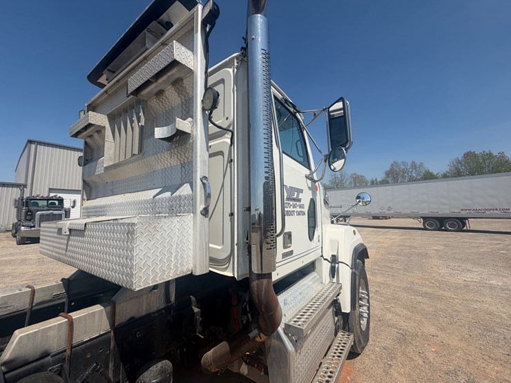 2016-western-star-4700-image-16