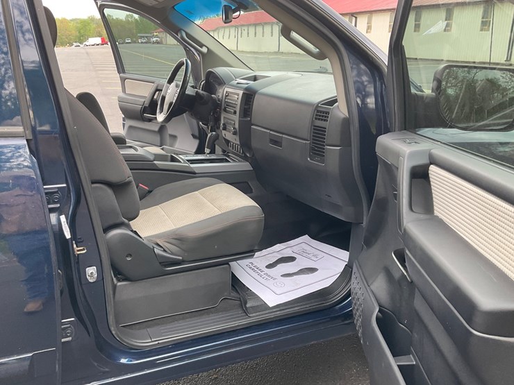 2012-nissan-titan-image-17