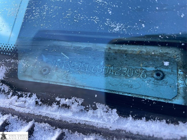 2011-ford-cargo-image-16