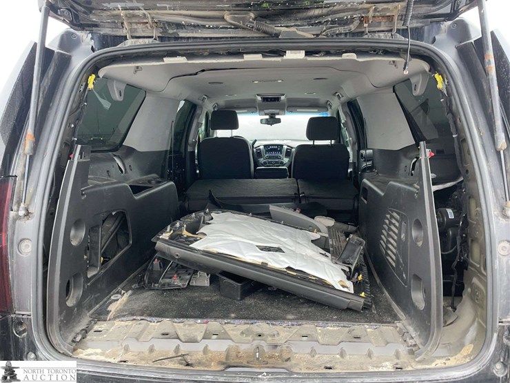 2018-chevrolet-suburban-image-25