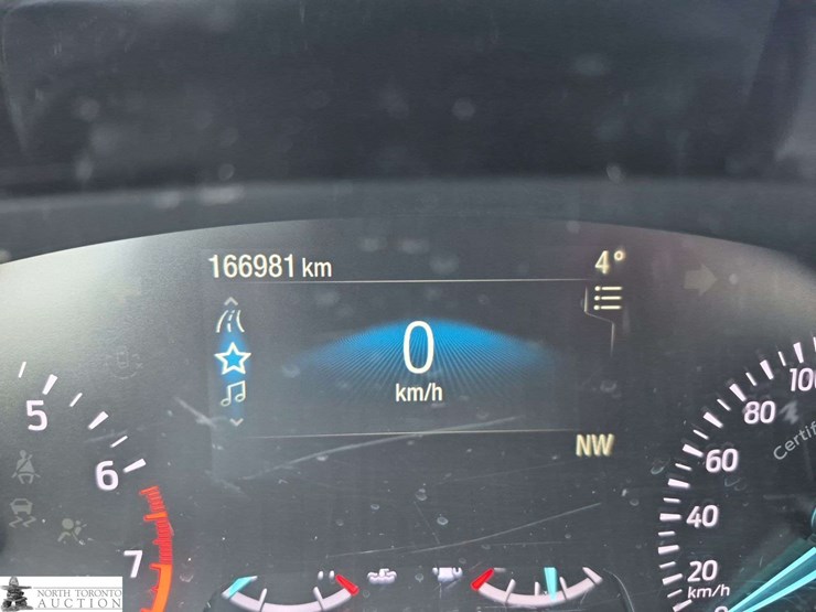 2020-ford-explorer-image-19