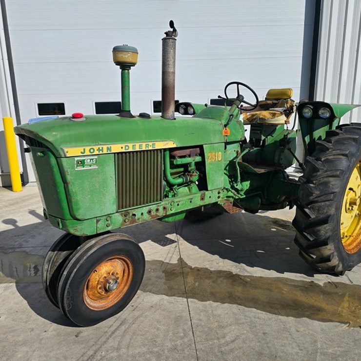 1967 JOHN DEERE 2510