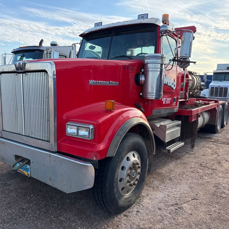 2009 WESTERN STAR 4900