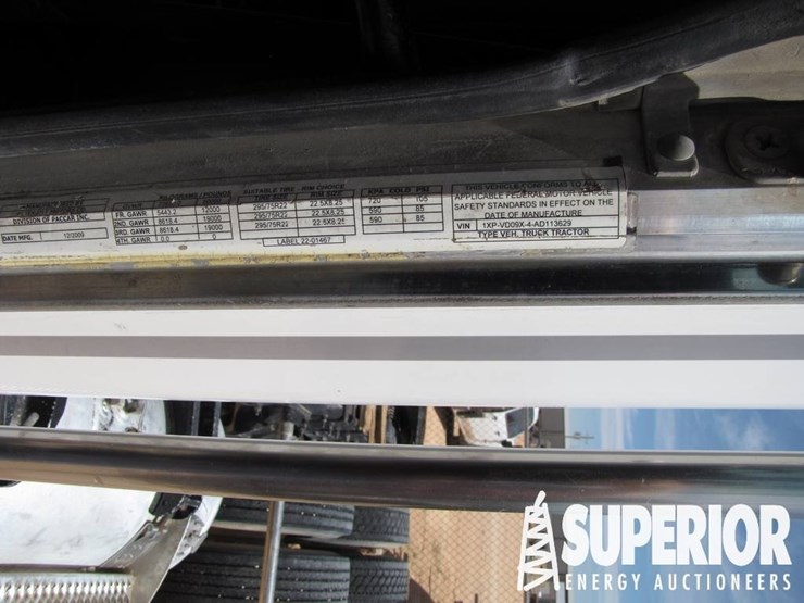 2010-peterbilt-384-image-2