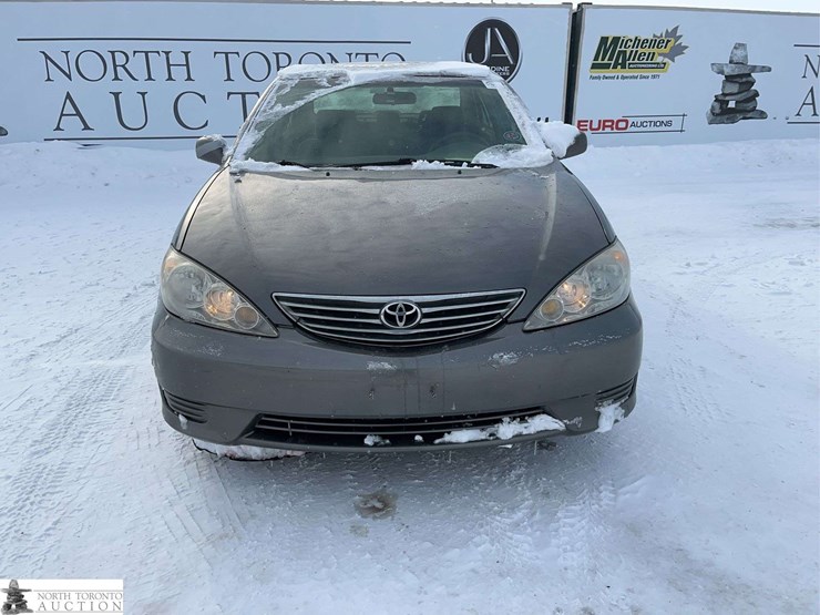 non-operable-2005-toyota-camry-4dr-sedan-image-2