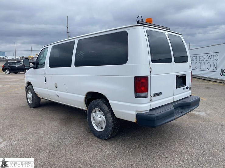 2009-ford-cargo-image-4