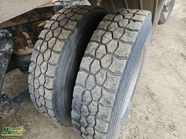 2013-kenworth-t800-image-14