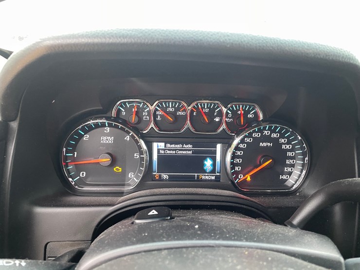 2015-chevrolet-suburban-image-77