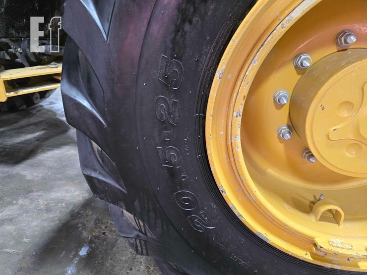 2022-caterpillar-920-image-30