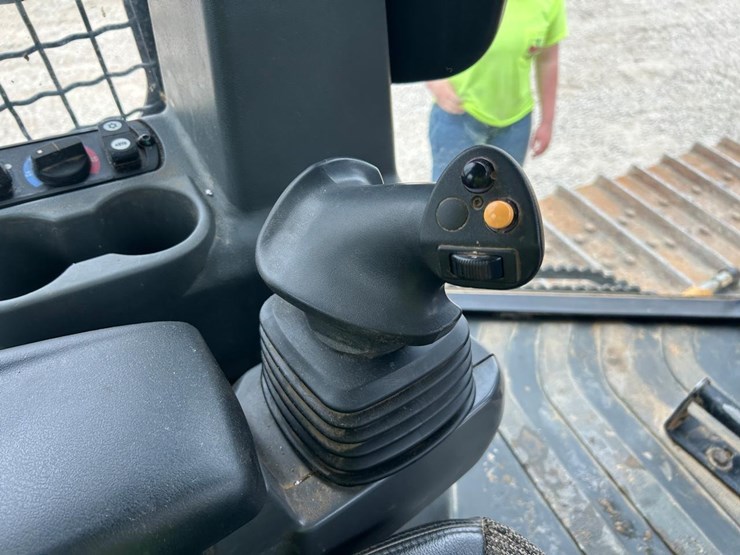 2021-caterpillar-d4-image-28